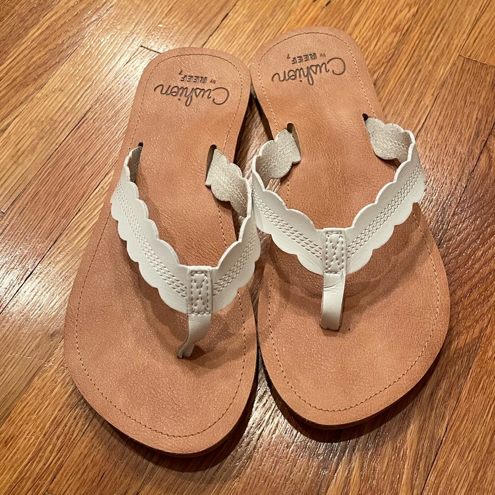 Reef cushion scalloped flip flops